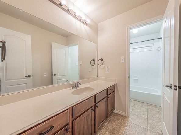 1033  Hayden Lane , Savannah Texas 76227