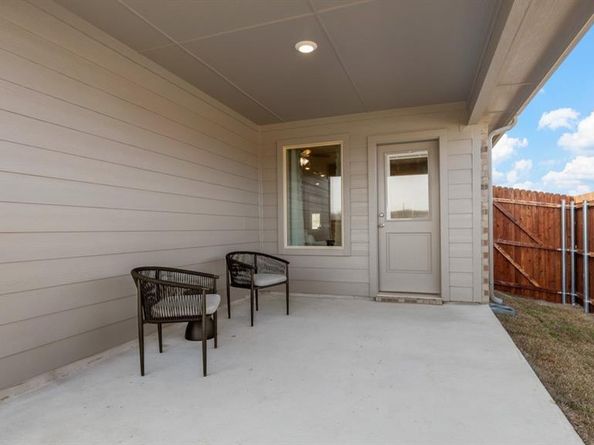 1761  GILLENS Avenue , Fort Worth Texas 76140