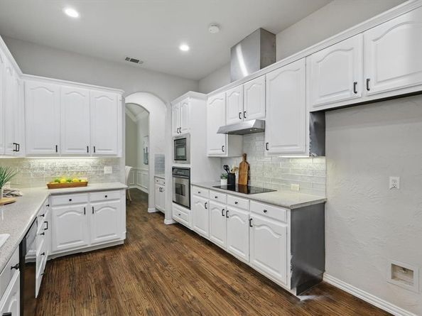 3215  Ricci Lane , Irving Texas 75062