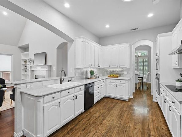 3215  Ricci Lane , Irving Texas 75062