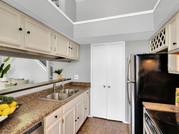 6419  Valleybrooke Court , Arlington Texas 76001