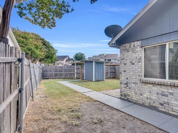 6419  Valleybrooke Court , Arlington Texas 76001