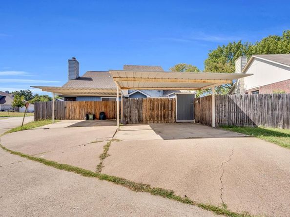 6419  Valleybrooke Court , Arlington Texas 76001