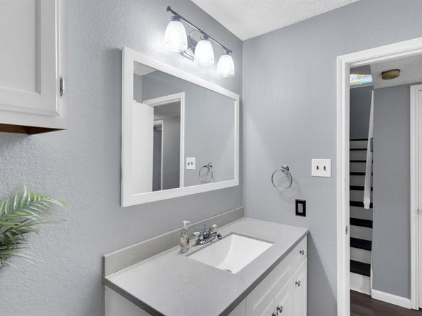 6419  Valleybrooke Court , Arlington Texas 76001