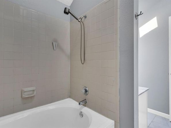 6419  Valleybrooke Court , Arlington Texas 76001