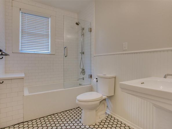 219 N Willomet Avenue , Dallas Texas 75208