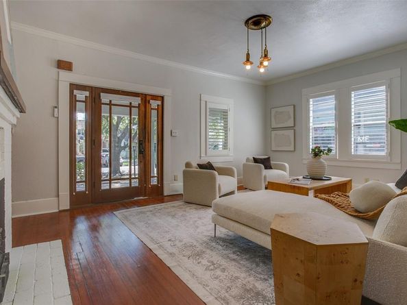 219 N Willomet Avenue , Dallas Texas 75208