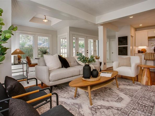 219 N Willomet Avenue , Dallas Texas 75208