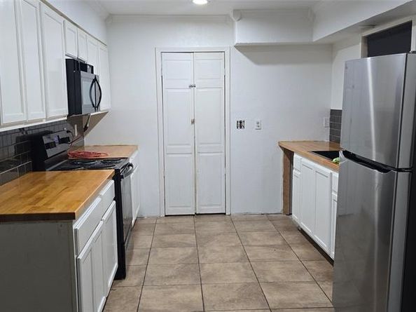 1914 W Grauwyler Road , Irving Texas 75061