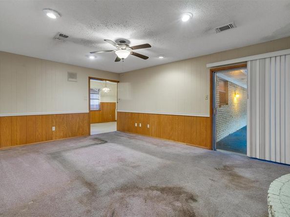 3607  HALIFAX Drive , Arlington Texas 76013
