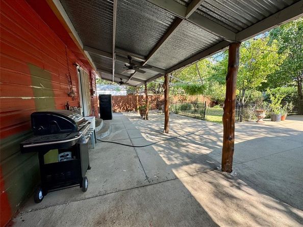 2320  Village Way , Dallas Texas 75216