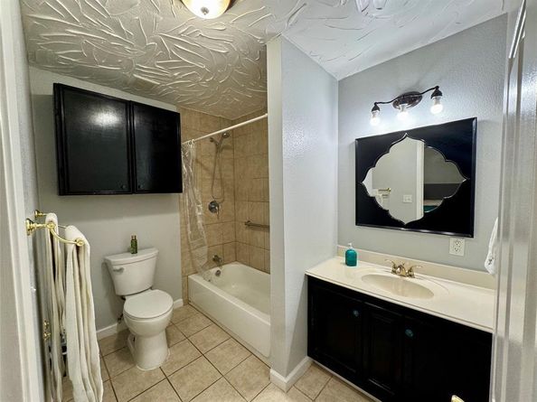 2320  Village Way , Dallas Texas 75216