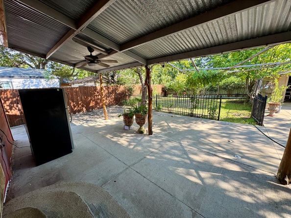 2320  Village Way , Dallas Texas 75216