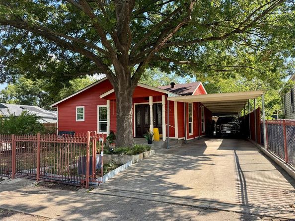 2320  Village Way , Dallas Texas 75216