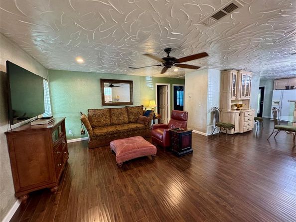 2320  Village Way , Dallas Texas 75216