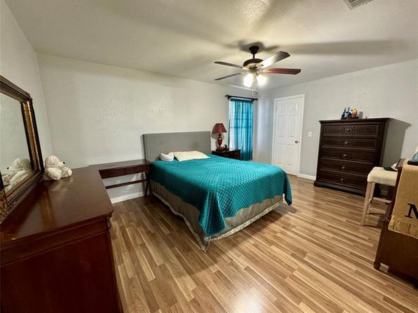 2320  Village Way , Dallas Texas 75216