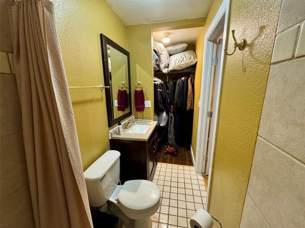 2320  Village Way , Dallas Texas 75216