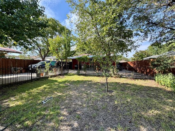 2320  Village Way , Dallas Texas 75216