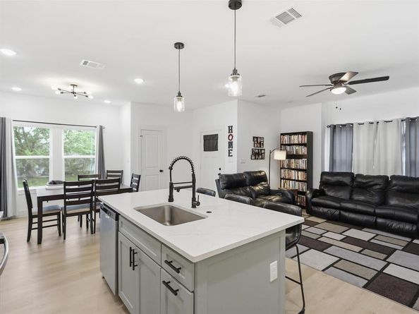 4621  Mccart Avenue , Fort Worth Texas 76115
