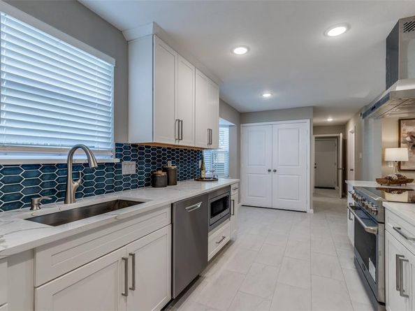 7709  El Pensador Drive , Dallas Texas 75248