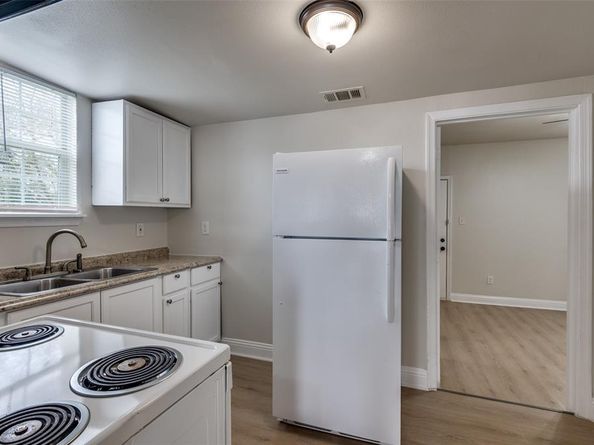 2415  Bethurum Avenue , Dallas Texas 75215