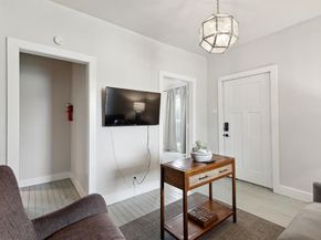 5346  Ash Lane , Dallas Texas 75223