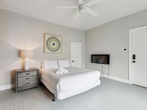 5346  Ash Lane , Dallas Texas 75223