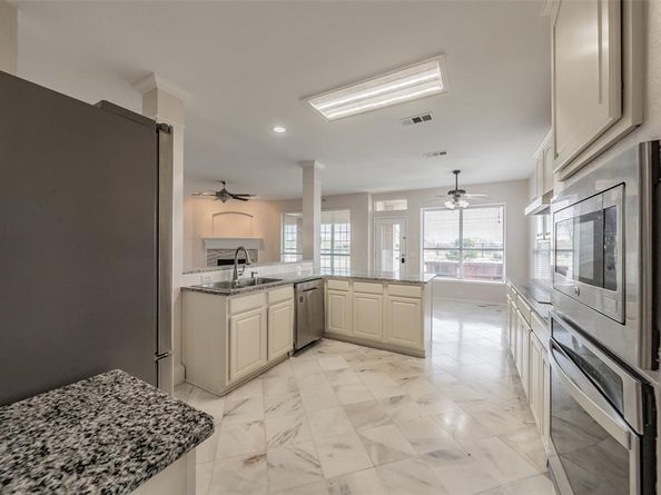 5786  Walnut Creek Drive , Fort Worth Texas 76137