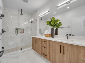 3612  San Jacinto   107, Dallas Texas 75204