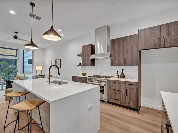 3612  San Jacinto   107, Dallas Texas 75204