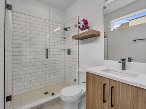 3612  San Jacinto   107, Dallas Texas 75204