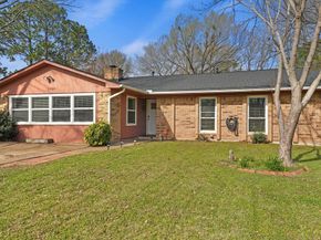 2529  Freedom Lane , Denton Texas 76209