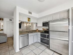 7640 W Greenway Boulevard  6E, Dallas Texas 75209
