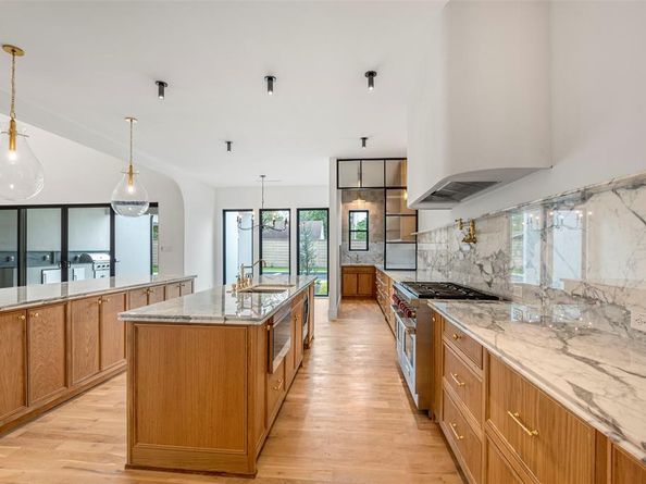 5510  Del Roy Drive , Dallas Texas 75230