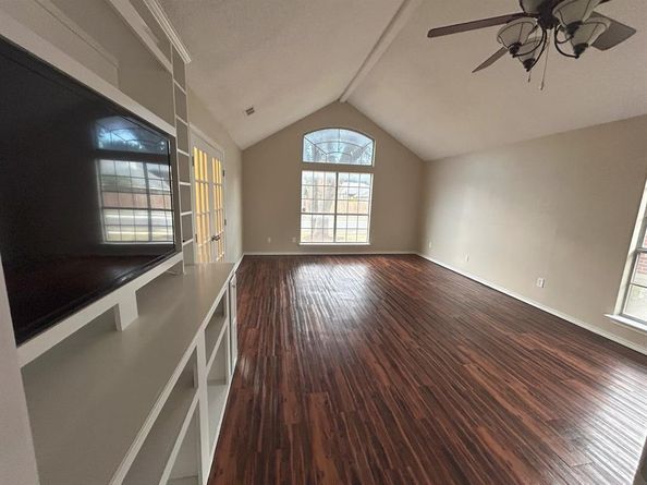 5002  Redwater Drive , Arlington Texas 76018