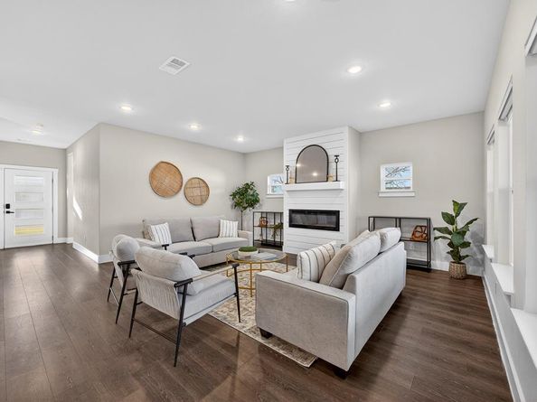 1913 E Myrtle Street , Fort Worth Texas 76104