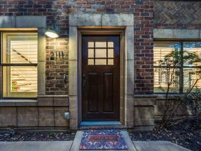 2111  Albany Street , Dallas Texas 75201