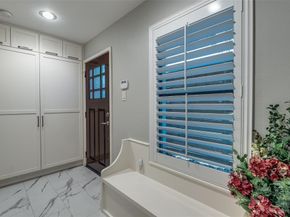 2111  Albany Street , Dallas Texas 75201