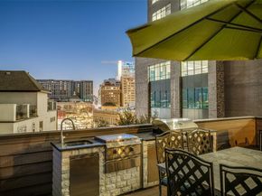 2111  Albany Street , Dallas Texas 75201