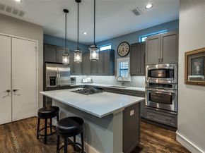 2111  Albany Street , Dallas Texas 75201