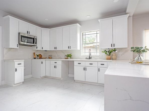 527 S Clinton Avenue , Dallas Texas 75208