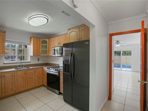 1900 SW 24th St, Miami FL 33145