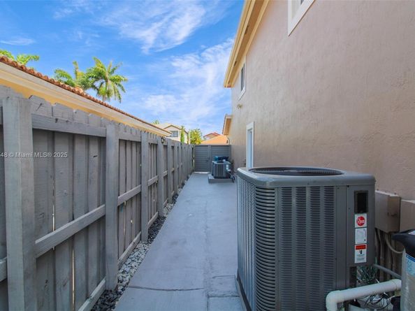 15462 SW 147th St, Miami FL 33196