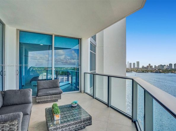 17301 Biscayne Blvd 1207, North Miami Beach FL 33160