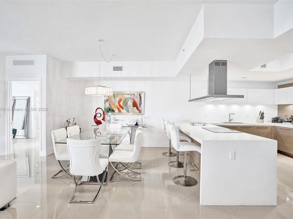 17301 Biscayne Blvd 1207, North Miami Beach FL 33160