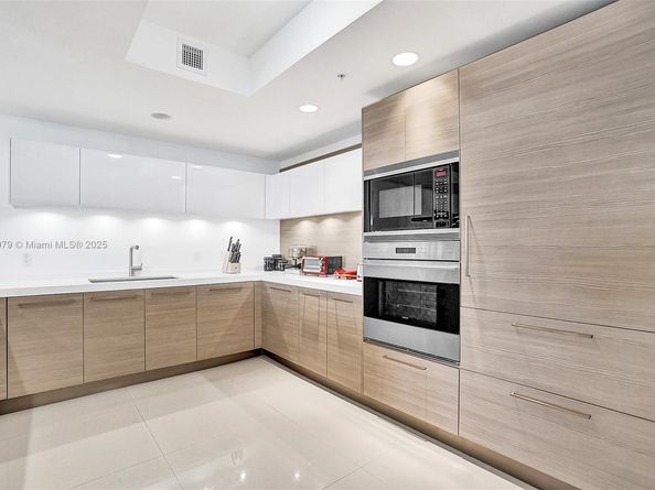 17301 Biscayne Blvd 1207, North Miami Beach FL 33160