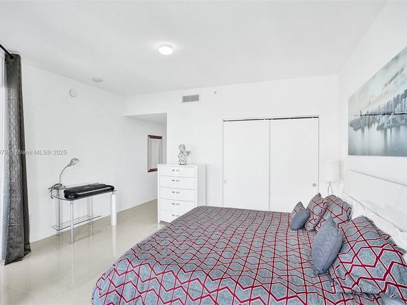 17301 Biscayne Blvd 1207, North Miami Beach FL 33160