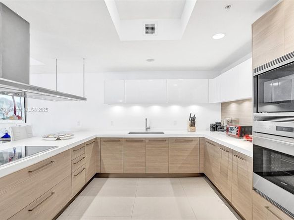 17301 Biscayne Blvd 1207, North Miami Beach FL 33160
