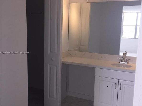 2025 NE 164th St 516, North Miami Beach FL 33162