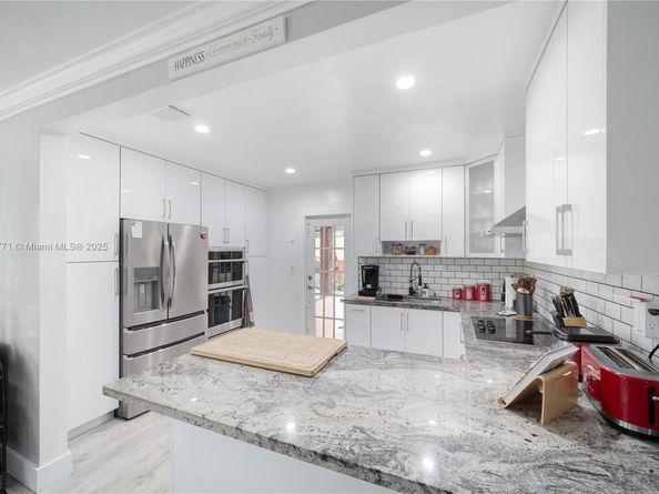 3715 SW 29th St, Miami FL 33134